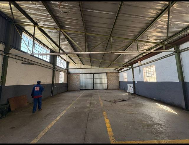 360M² WAREHOUSE TO LET IN INDUSTRIA NORTH